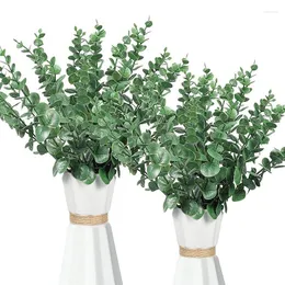 装飾的な花15pcs人工ユーカリの葉の偽の植物グリーンブランチクリスマス結婚式の誕生日パーティーホームガーデンのための本物のタッチ