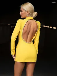 Повседневные платья Bevenccel 2023 Женские желтые черные костюмы Сексуальное открытое алмазное полость V-образного выхода Slim Fit Mini Элегантная вечеринка знаменитостей