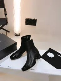 2023 SSSS Designer Black and White Martin Boots Ankle Boots äkta läder Midstövlar spetsar upp ankelstövlar Flera stilar för att välja patentutskor Coots C
