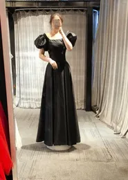 파티 드레스 진짜 그림 검은 새틴 스퀘어 네크 라인 퍼프 슬리브 간단한 디자인 커스텀 이브닝 드레스 도착 2023