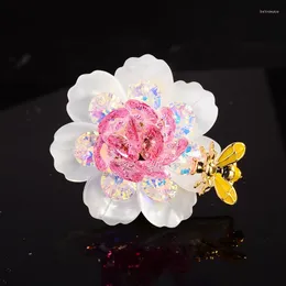 Broschen zarte Blumenfrauen luxuriöser Naturhülle Bienenkristall -Chic Broche Kleidungszubehör Pins Hochzeit Schmuck Geschenke