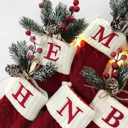 Alfabet A till Z juldekorationsstrumpor bokstav röd snöflinga Santa Stocking Christmas Tree Pendant för hem Xmas Navidad -gåva