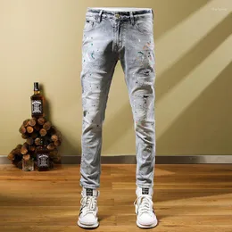 Mäns jeans Autumn 2023 Broderi Print Splash Ink Perforated Stretch mångsidig stilig personlighet Casual Pants Ripped