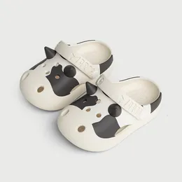 Sandaler 0-7y barn mules clogs Summer Baby Boys Girls Sandaler Non-Slip Cows Flat Soft Sole Beach Slippers Children Garden Shoes HC26 230821