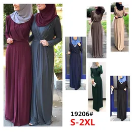 Etniska kläder kvinnor muslimska maxi v-ringklänning elegant 2023 vårens höst sundress abaya långärmad mode casual solid pleated robe femme