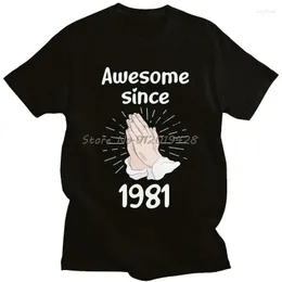 男性用Tシャツ祈り1981年のTシャツの男性半袖プリントストリートウェアシャツクール40歳の誕生日Tシャツヒップホップコットンイエスティーギフト