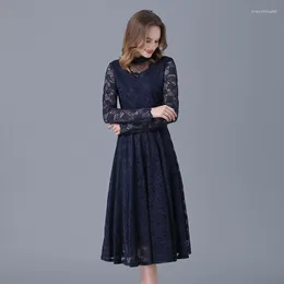 Vestidos casuais Marca Lace Dress Spring feminina e outono O comprimento médio francês mostra temperamento fino sobre a saia do joelho