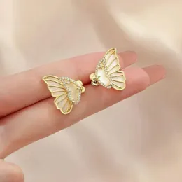 Studörhängen Fashion Trend Butterfly Wing for Women Emalj Beige 2in1 Simple Temperament Jewelry Commute mångsidig örhänge