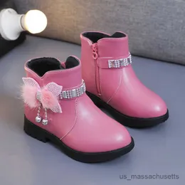 Buty buty dla dzieci Dziewczyna długość ciepłej skórzanej buty Baby Słodkie bawełniane buty pluszowe zimowe nowe bawełniane buty R230822