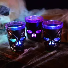 Outros suprimentos de festa de evento 1pcs LED Light Halloween Drinking Crânia de água brilhante água para decoração Home Bar Horror adereços 230821