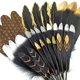 その他のハンドツール20pcsゴールド浸漬黒ガチョウの羽の装飾用ゴールデンダックフェザーハンディクラフトアクセサリーテーブルセンターピースdiy plumas 230821