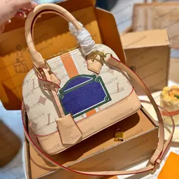 Designer märke axelväskor kvinnor crossbody handväska alma bb skalväska med låstagga koppling väska m23502