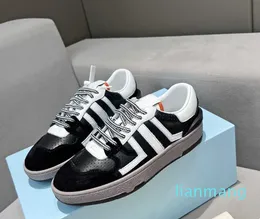 Löpskor designer män låg lera casual skor sneaker stötfångare läder platt sneakers sport sömnad