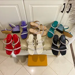 2023 Nuovo designer Beach Sandals in pelle Sandali casual covoni CHECCHS PERCHINE DONNE DONNE DONNE DONNE 35-42 Luxury Leather's Women's Sandal's Wedfe