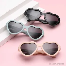 Óculos de sol 1pc Baby em forma de coração Óculos de sol Proteção Criança Costa de verão Eyewear de moda de verão com cinta ajustável R230823