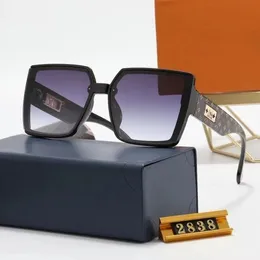 Uxury Овальные солнцезащитные очки для мужчин Дизайнерские летние оттенки поляризованные очки Черные винтажные солнцезащитные очки женщин мужского солнцезащитного очка с коробкой