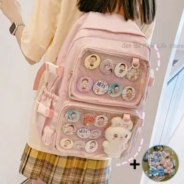 Skolväskor flickor stor rosa ita ryggsäck med två klara fickor för pin display kvinnor stora kawaii väska insats tallrik h221 230823