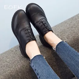 Elbise ayakkabıları Eofk Kadın Brogue Woman Flats Sonbahar Bahar Kadınları Oxfords Gerçek Deri Tam Siyah Düz Ofis Derbisi Kadın 230823