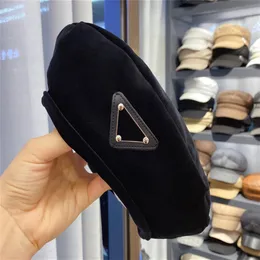 Дизайнер роскошного дизайнера Beret Women Brand Fashion Woolen Hats Designer Bucket Hat для женского мужского треугольника.