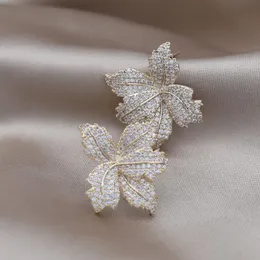 Urok Koreas Fashion Biżuteria 14K złota platowana luksusowa gęsta cyrkon wykwintne kolczyki klonowe liście klonu eleganckie damskie akcesoria imprezowe 230823