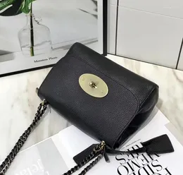 Kvällspåsar Lyxig designkedja axelväska äkta läder kvinnor handväska solid klaff crossbody