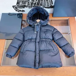 Designer infantil casaco com capuz moda meninos meninas triangle cinturão quente fora de casual 2023 inverno crianças espetadas jaqueta s0405