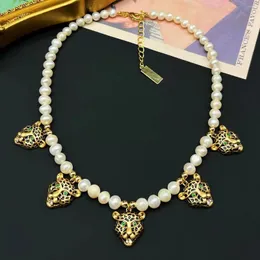 Choker Leopardenkopf Emaille Schwarz schöne Bienenblumen Frischwasser Perlen Halskette