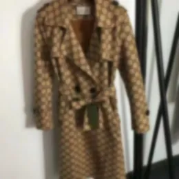 Modebrev Jacquard Trenchrockar för kvinnor Designer Plaid Stitching Stand Collar Khaki Long Casual Loose Windbreaker Coat Woman