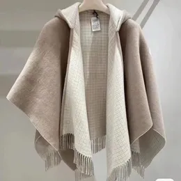 Mody Design Shawls Opieka wierzchnia Przywództwo odwracalne z kapeluszem Cape Cashmere i wełna z jednej strony Brown na drugim ciemnym szarym frędzlom z frędzlami rozmiarami 140 x 160c szalik