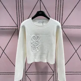 Nowy sweter Autumn Trendy długotrwałe lowe szczupły płaszcz Pullover Designer Trójwymiarowy wzór SWEATER Biała cienki dzianinowa koszula odzież rozmiar SML