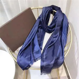 Womens Silk Scarf Gold Fashion Fashion UNISEX MAN DONNE 4 STAGIONE Scialcini Lame Lettera di sciarpe dimensioni 180x90 cm con scatola Opzione 9 Color261G