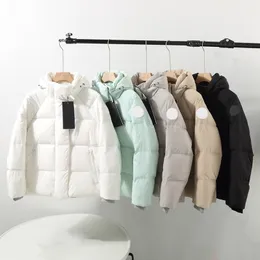 최고 품질의 남자와 여자 다운 재킷 겨울 따뜻한 재킷 캐나다 거위 캐주얼 흰색 배지 캡슐 시리즈 야외 겨울 패션 남자 커플 캐나다 파파