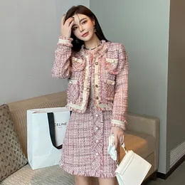 Dwuczęściowa sukienka Kobiety Tweed Vintage Tassel Party Mulosząca płaszcz i spódnica dwuczęściowy zestaw pasujący strój Winter Jacquard Fashion Ubrania 230823