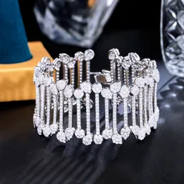 bangle cwwzircons باهظة الثمن فاخر فاخر كامل Zirconia micro pave سوار كبير واسعة للنساء حفل الزفاف حفل الزفاف CB321 230824