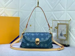 2023 yeni omuz tasarımcısı çanta kadınlar debriyaj çantası denim kumaş gerçek deri çantalar eski çiçek baskılı bayan günlük çanta crossbody