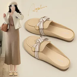 Slippare M237 Augushideng Baotou Kvinnors yttre slitage 2023 Summer Gentle Fairy Style Fashion Muller Single Shoes Trend