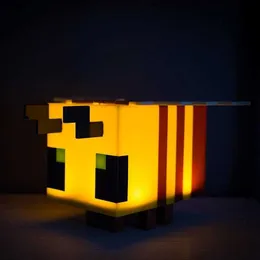 Nowa gra MC LED zabawka Kreatywna pszczoła Model nocny pokój domowy atmosfera świetlista lampa stołowa prezent dla dzieci HKD230824