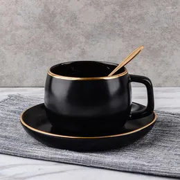 Tassen Europäische klassische schwarze Keramik-Kaffeetasse mit Untertasse und Löffel, einfarbige Wassertassen, luxuriöses Zuhause, Nachmittagstee-Set, Bürobecher