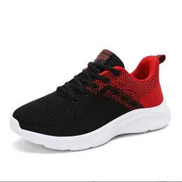 حذاء Red Women Running Shoe 2021 ربيع وخريف طلاب المدارس المتوسطة خفيفة الوزن طيران منسوجة أحذية أحذية سفر للسيدات