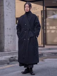 Trench da donna Cakucool Versione coreana Camicia da notte vintage cinese scuro stile doppio petto Cappotto di cotone caldo di media lunghezza ispessito