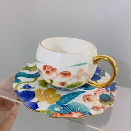 Tassen Royal Chinese Style Teetassen und Untertassen-Sets Lotusmuster Schöne Blume Bone China Garden Nachmittagskaffeetasse für Freund 230825