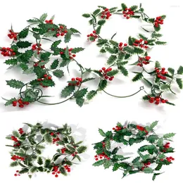 Flores decorativas Natal Artificial Holly Folhas Simulação Red Berry Rattan Parede Pendurada Grinalda Macia Para DIY Festa de Natal Decoração de Casa