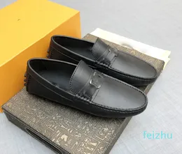 En Kaliteli Ayakkabı Lüks İtalyan Klasik Altın Mokasenler Elbise Ayakkabı Siyah ve Beyaz Deri Ofis Düğün Yürüyüş Modeli Erkek Tasarımcı Cas