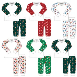 Familjsmatchande kläder Ankomster julfamilj Pyjamas Set Family Matching Outfits Father Mother Children Baby Sleepwear Mommy Me PJ's Clothes 230825