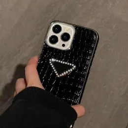 Lüks Telefon Kılıfları Kapak Tasarımcı Diamond Phonecase Harfler Üçgen Kılıf Deri Deri Şok geçirmez Kapak Kabuğu İPhone 14 Pro Max 13Promax 12