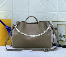 2023 Projektantka Women Tote Bag luksusowe torebki Bella Tryb lotu torby na ramię w najwyższej jakości skóra perforowana litera crossbody panie makijaż makijaż makijaż