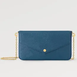 Moda Crossbody Bag Outdoor çok yönlü kadın çantası kabartmalı logo tasarımı klasik üç metal zincir omuz çanta kart tutucusu