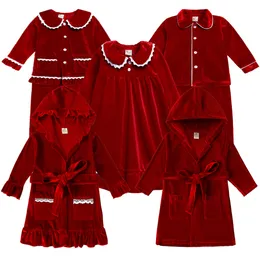 Familjsmatchande kläder Kids Christmas Robes Pyjamas Red Golden Velvet Dress Family Match Boy Girl Girl Jubmas Costume Toddler Witer Sleepwear Pyjamas 230825