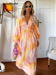 Grundläggande avslappnade klänningar Elegant slipsfärgning Kontrasterande färg lös för kvinnor sommar v hals snörning ut sändning långärmad klänning lady outwear robe 230824