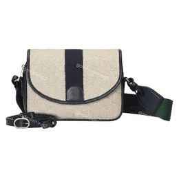 Unisex utomhus messenger väska 2023 lyxiga crossbody axelväskor fritid mäns och kvinnors ryggsäck berömda varumärkesbrev mönster textil randdesign 2 färger